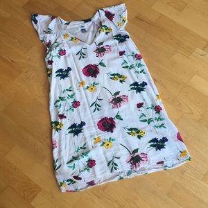 Flutter sleeve springy shift dress